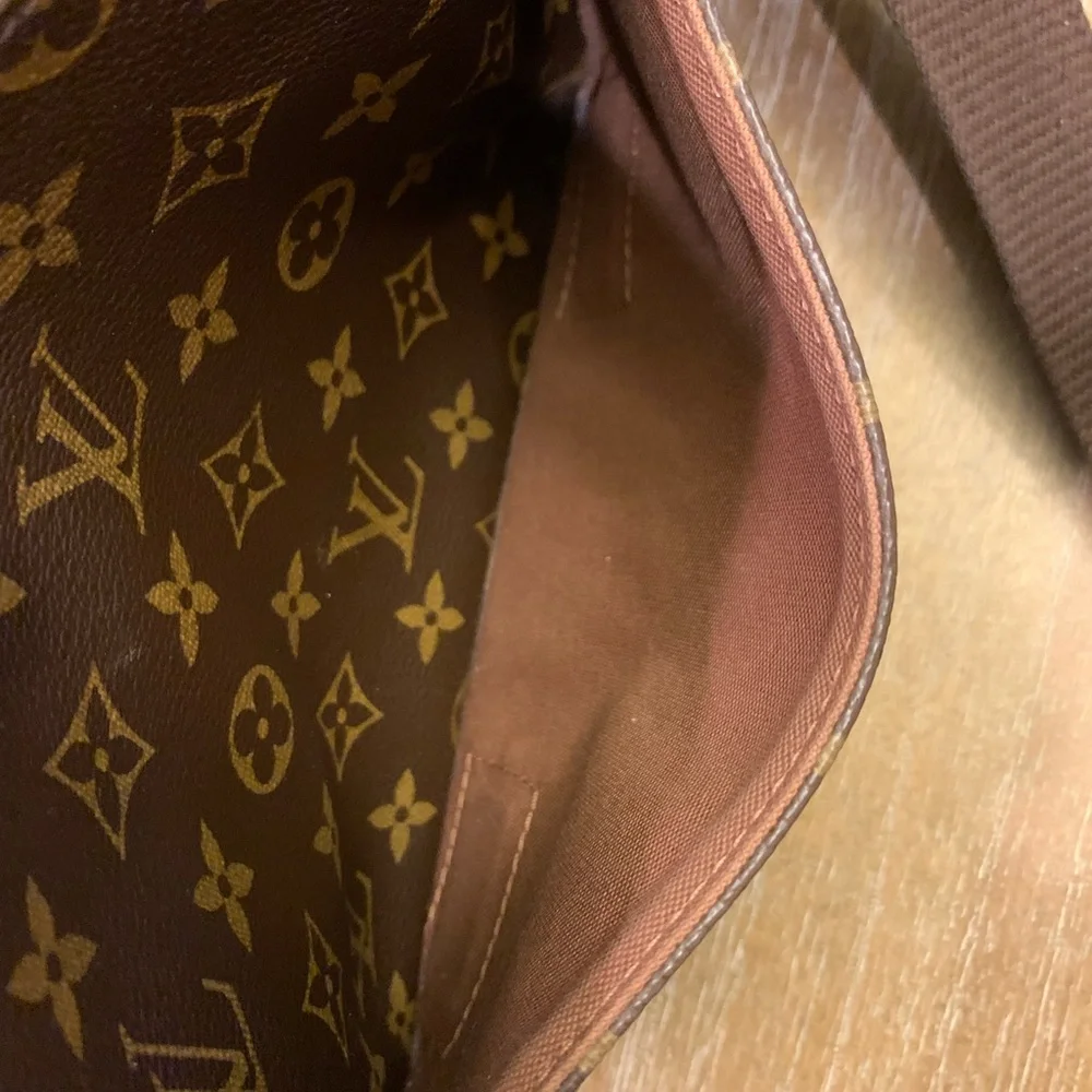 Authentic Louis Vuitton Brown Monogram Messenger Bag - Picture 6 of 16